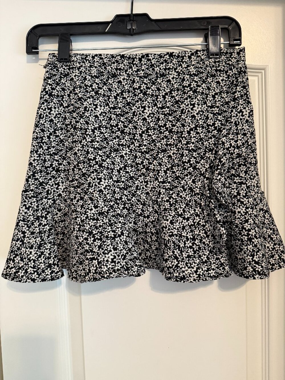 Altar'd State black/white floral print mini skirt